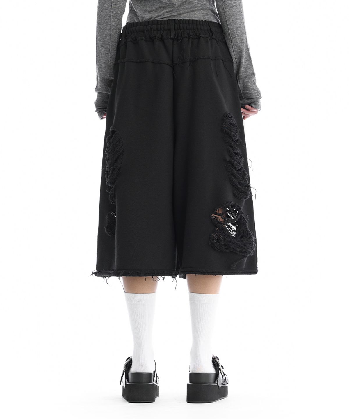 트리밍버드(TREEMINGBIRD) Scratch Damage Bermuda Sweat Pants [ Black ]