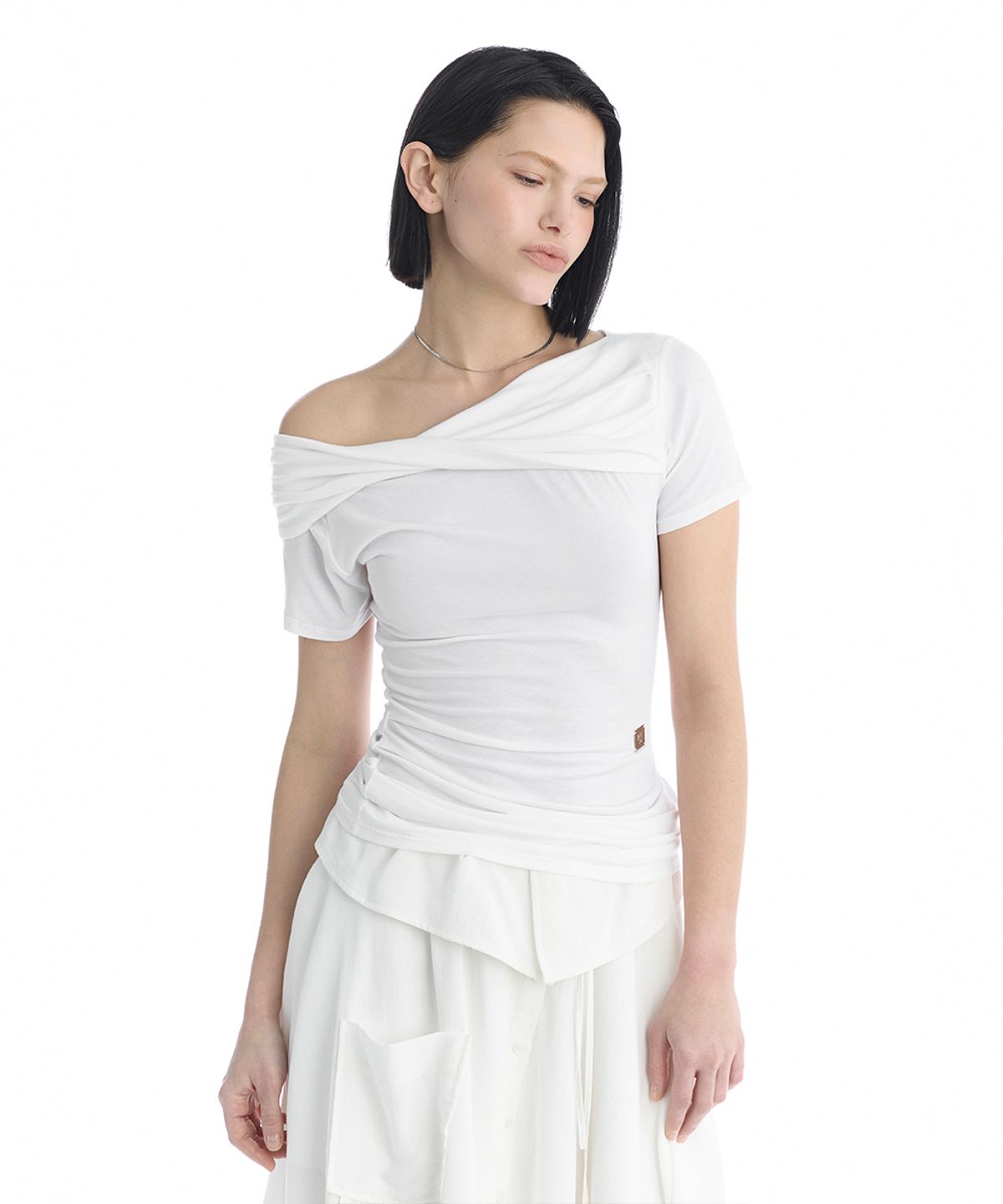 트리밍버드(TREEMINGBIRD) Twisted Overlay Off-Shoulder Top [ White ]