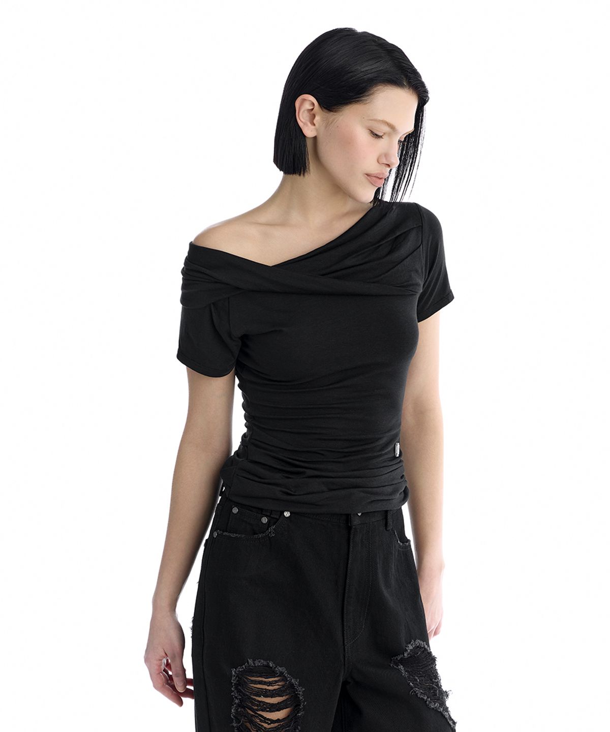 트리밍버드(TREEMINGBIRD) Twisted Overlay Off-Shoulder Top [ Black ]