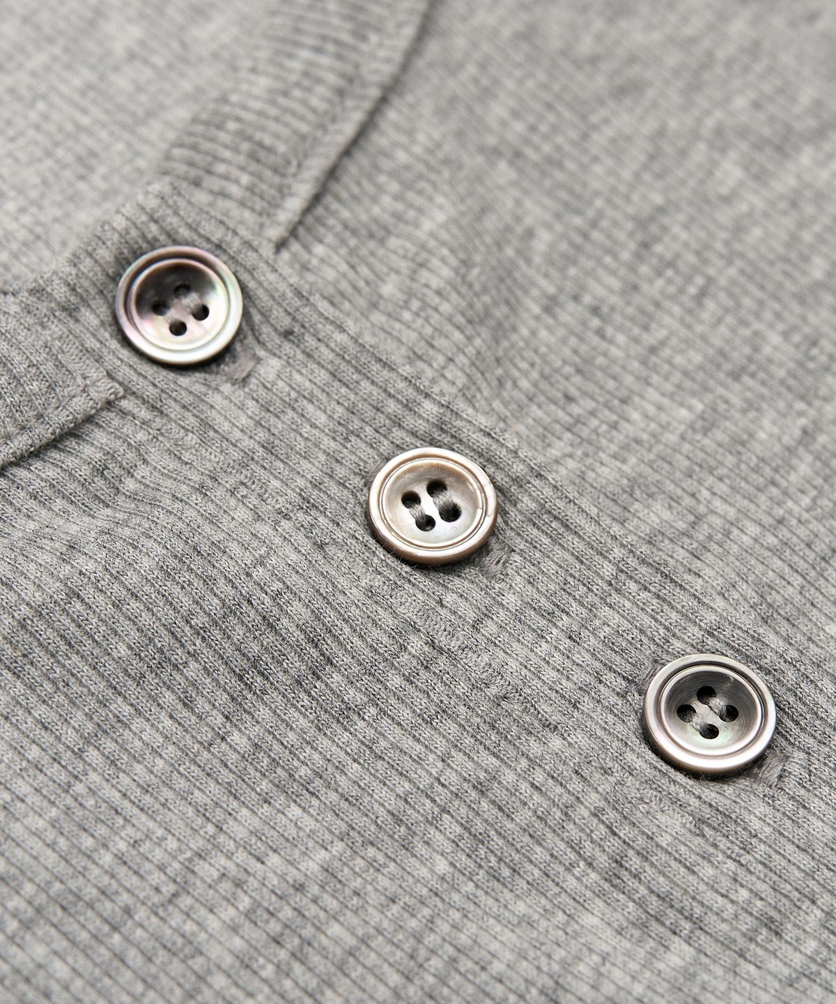 페플리(PEPLEE) Button Henley Neck Sleeveless Top (Grey)