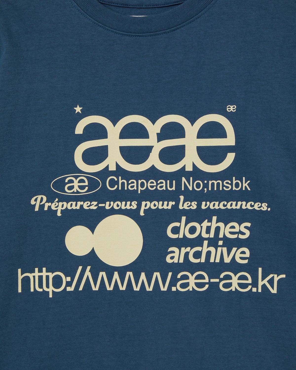 에이이에이이(AEAE) WEB LOGO T-SHIRTS [INDIGO]