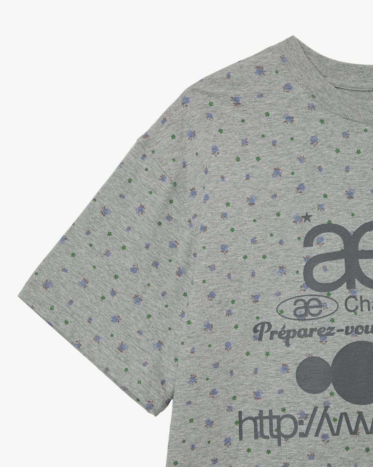 에이이에이이(AEAE) WEB LOGO FLOWER T-SHIRTS [MELANGE GREY]