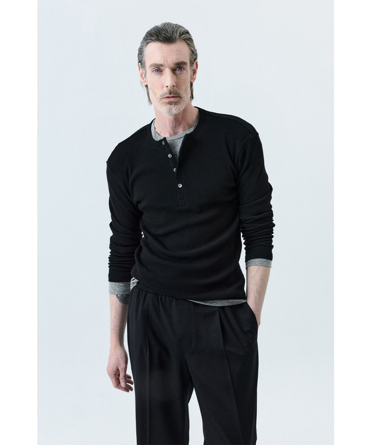 세비지(SAVAGE) Henley Neck Long Sleeve - Black