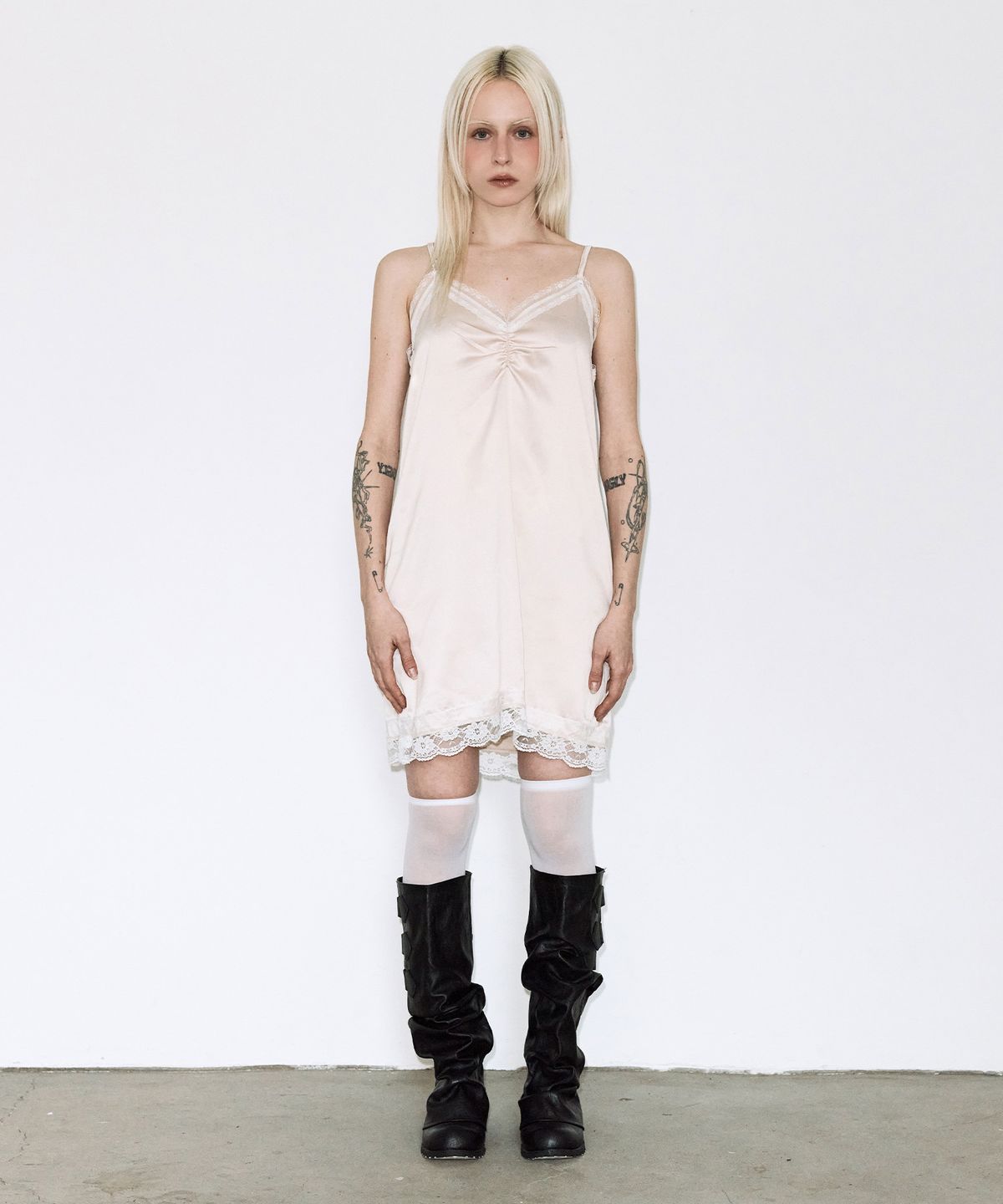 팬시클럽(FANCY CLUB) 레이스 슬립 원피스 (PINK BEIGE) F26QD149