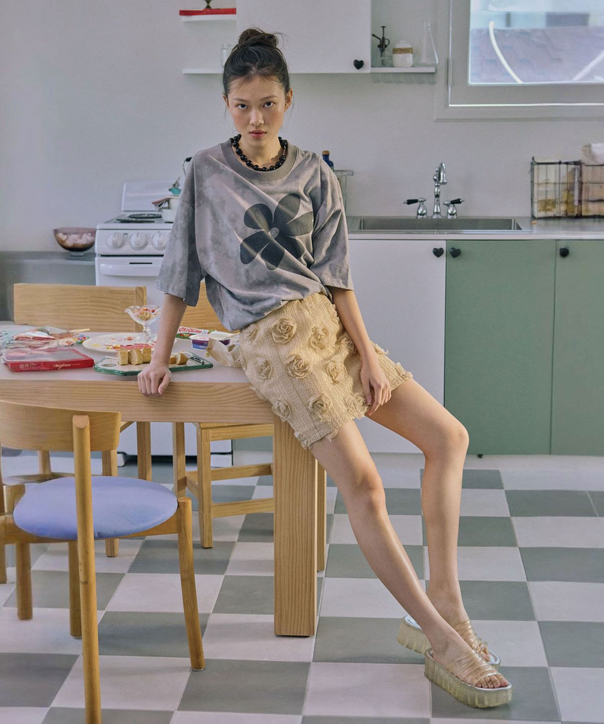 준준스페이스(JUNEJUNE SPACE) Flower Appliqué Mini Skirt_Beige(플라워 아플리케 미니 스커트_베이지)