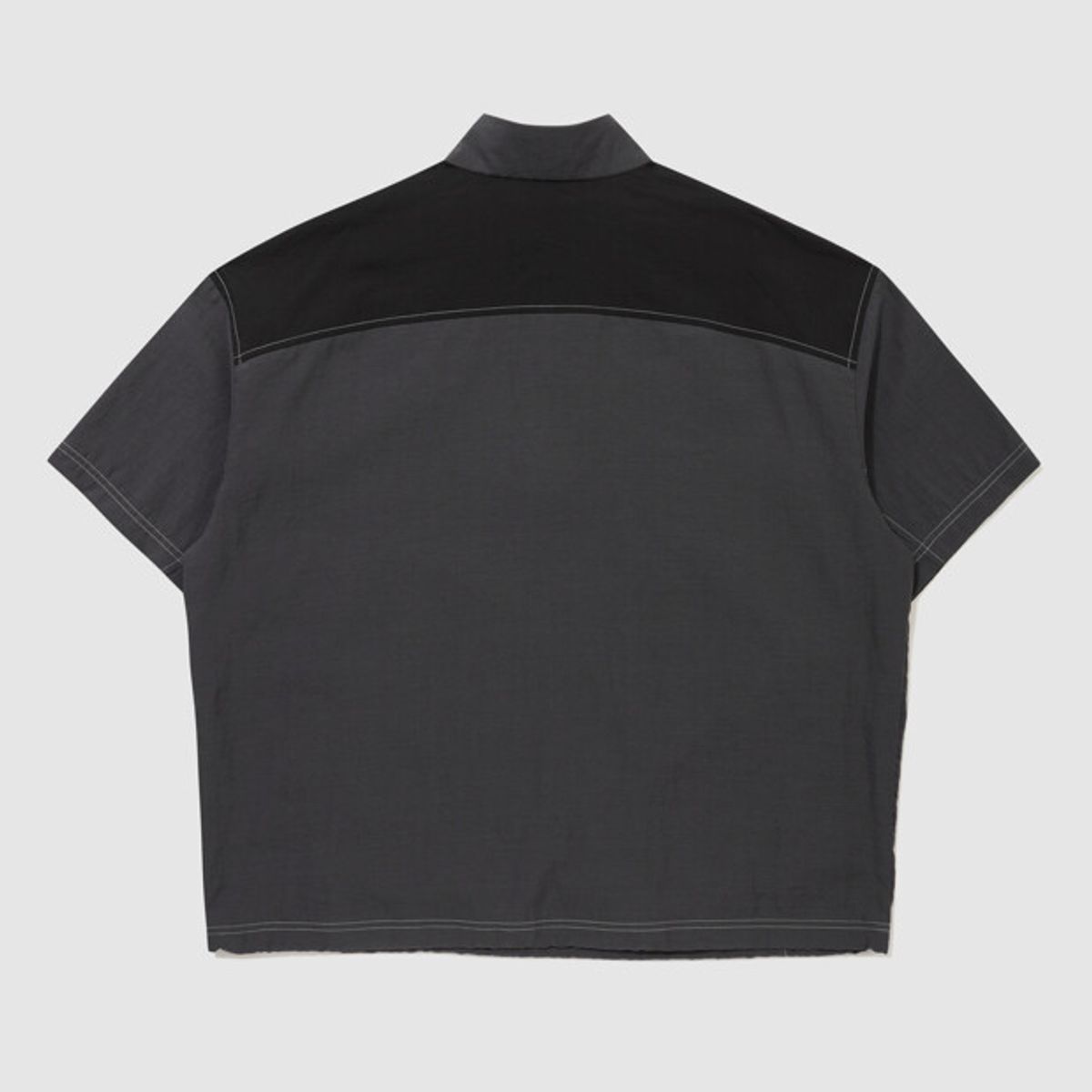 엄브로(UMBRO) 크리스피 타슬란 반팔 아노락 차콜 UR224CWT59