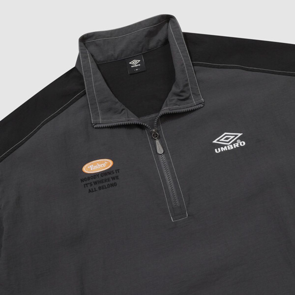 엄브로(UMBRO) 크리스피 타슬란 반팔 아노락 차콜 UR224CWT59