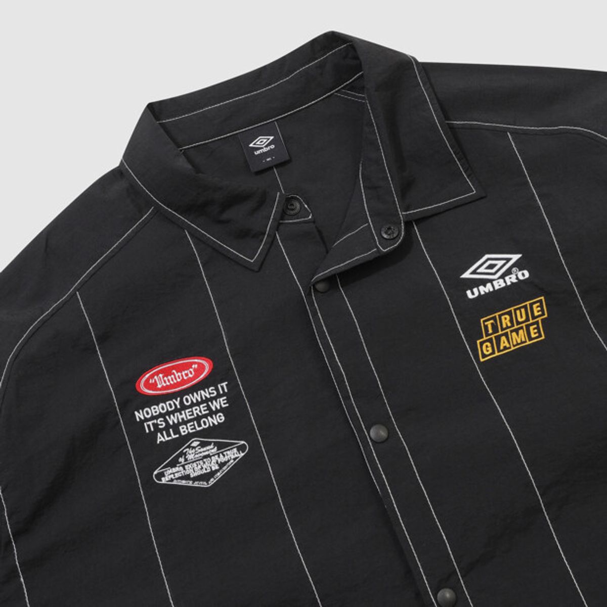 엄브로(UMBRO) 크리스피 타슬란 반팔 셔츠 블랙 UR221CJK58