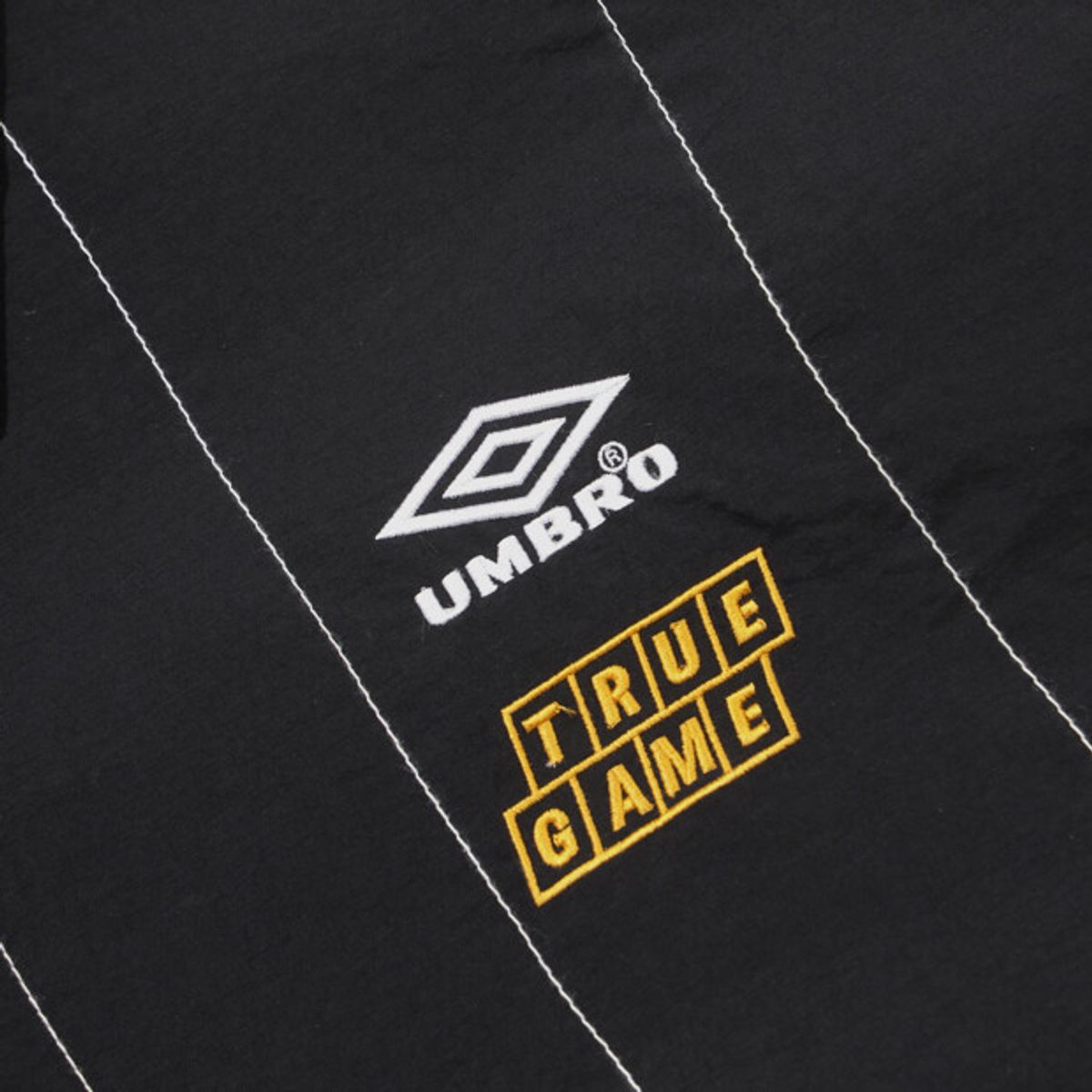 엄브로(UMBRO) 크리스피 타슬란 반팔 셔츠 블랙 UR221CJK58