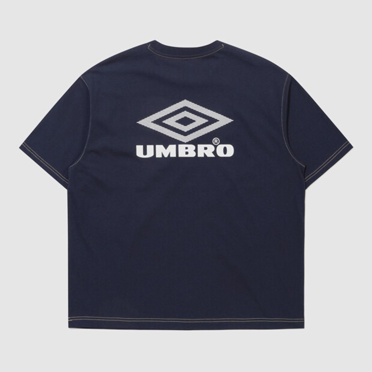 엄브로(UMBRO) 크리스피 타슬란 로고 반팔 티셔츠 네이비 UR224CRS59