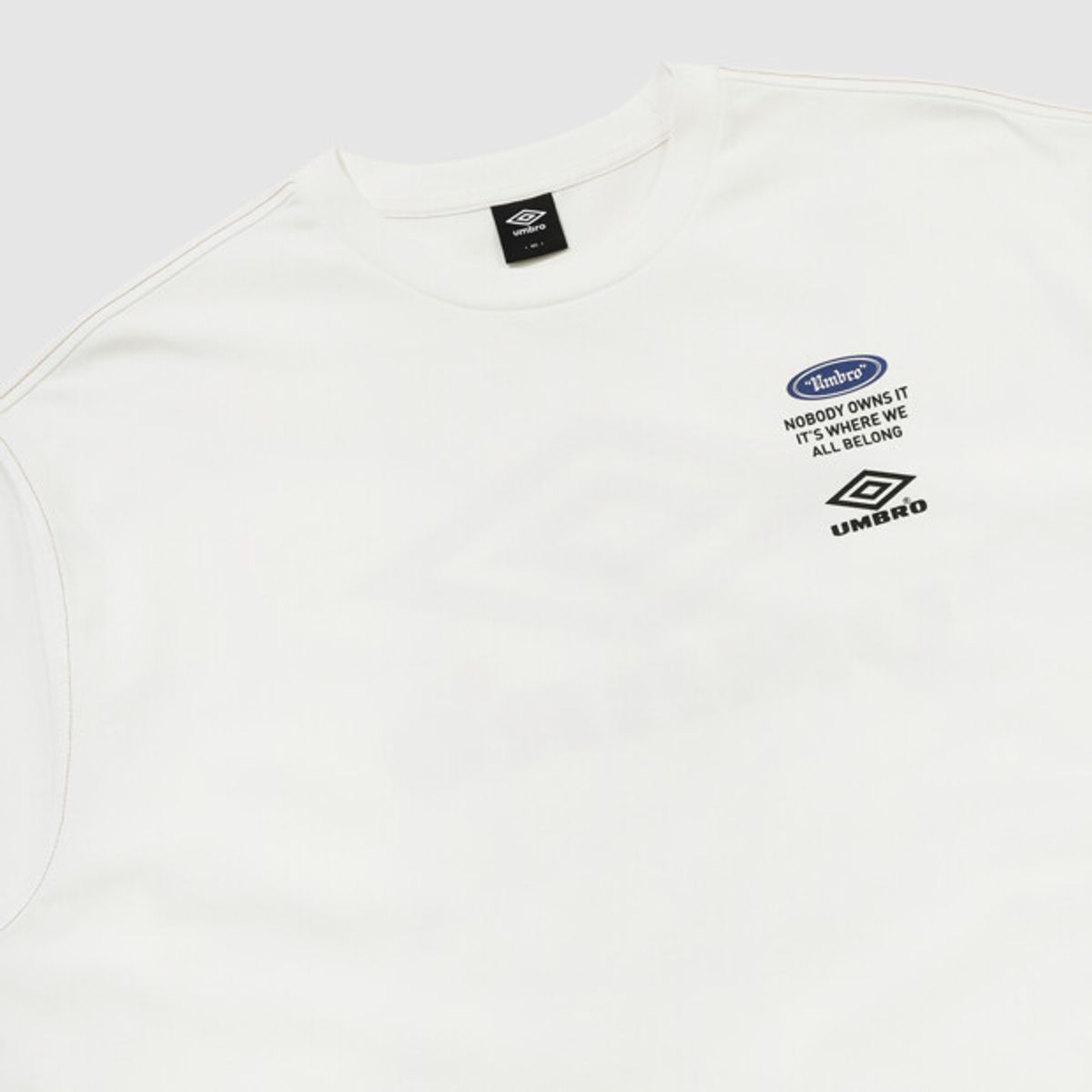 엄브로(UMBRO) 크리스피 타슬란 로고 반팔 티셔츠 화이트 UR224CRS59