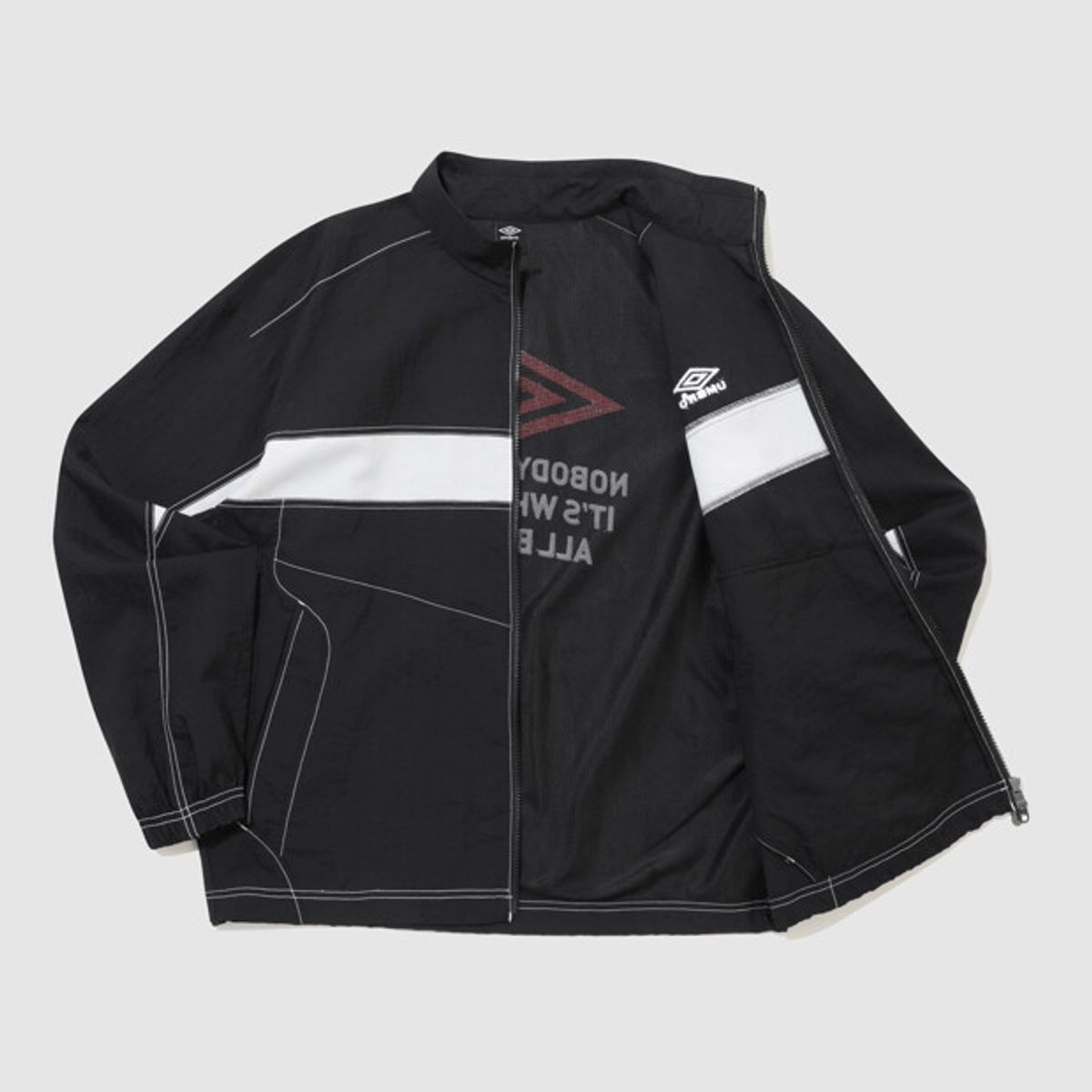 엄브로(UMBRO) 크리스피 타슬란 긴팔 바람막이 자켓 블랙 UR224CJK59