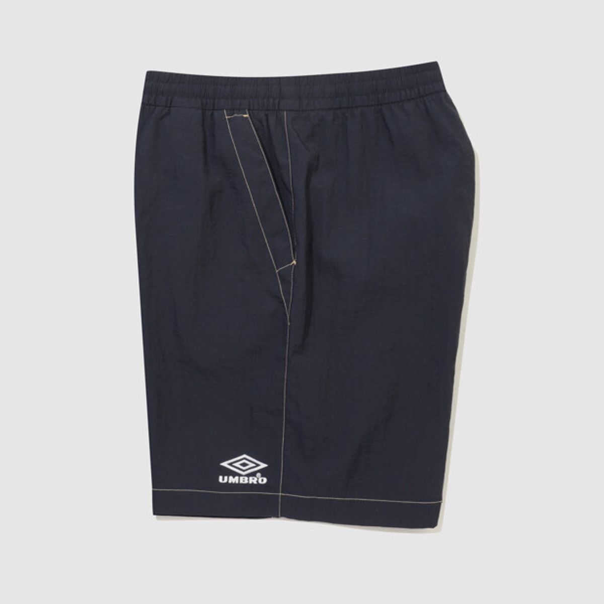 엄브로(UMBRO) 크리스피 타슬란 카고 4.5부 반바지 네이비 UR223CHP59