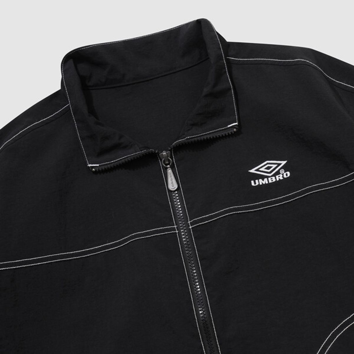 엄브로(UMBRO) 크리스피 타슬란 우먼스 반팔 풀집 자켓 블랙 UR222CJK57