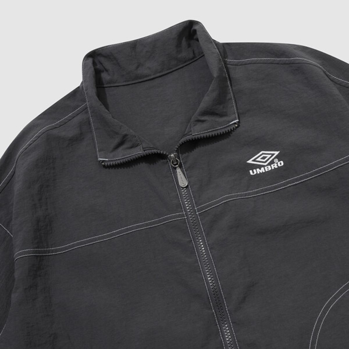 엄브로(UMBRO) 크리스피 타슬란 우먼스 반팔 풀집 자켓 차콜 UR222CJK57