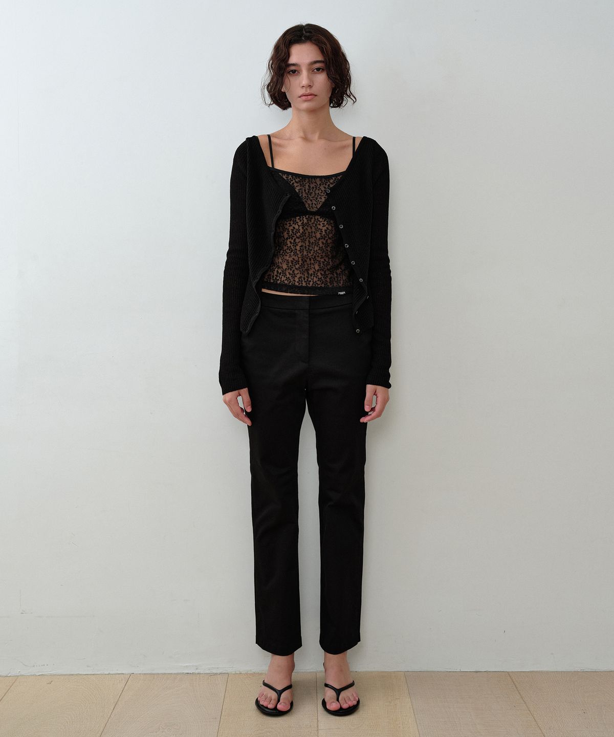 시메트릭 퍼센트(SYMMETRICPERCENT) Floral Sheer Sleeveless Top / Black