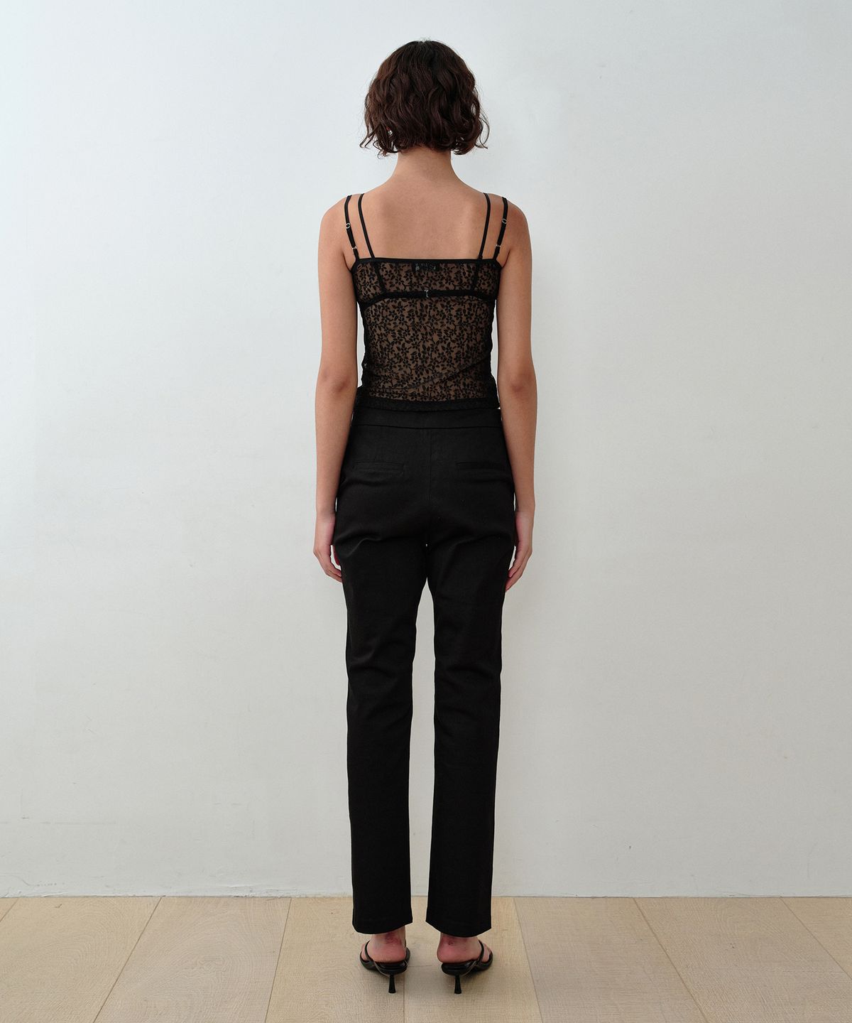 시메트릭 퍼센트(SYMMETRICPERCENT) Floral Sheer Sleeveless Top / Black