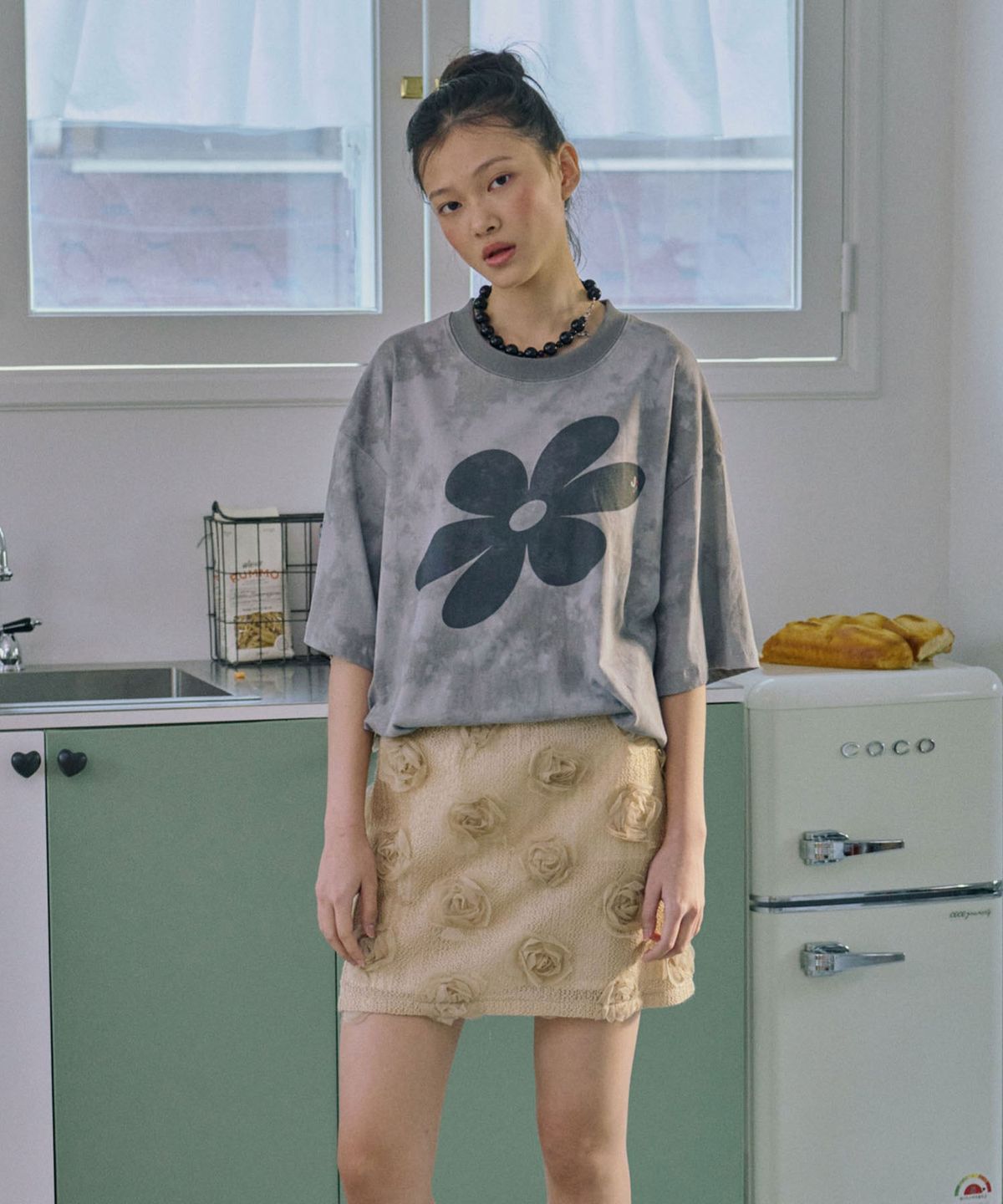 준준스페이스(JUNEJUNE SPACE) Flower Graphic Tee_Grey(플라워 그래픽 티셔츠_그레이)