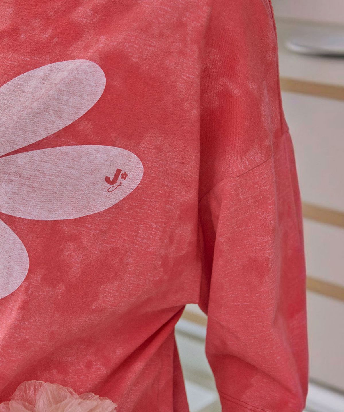 준준스페이스(JUNEJUNE SPACE) Flower Graphic Tee_Red(플라워 그래픽 티셔츠_레드)
