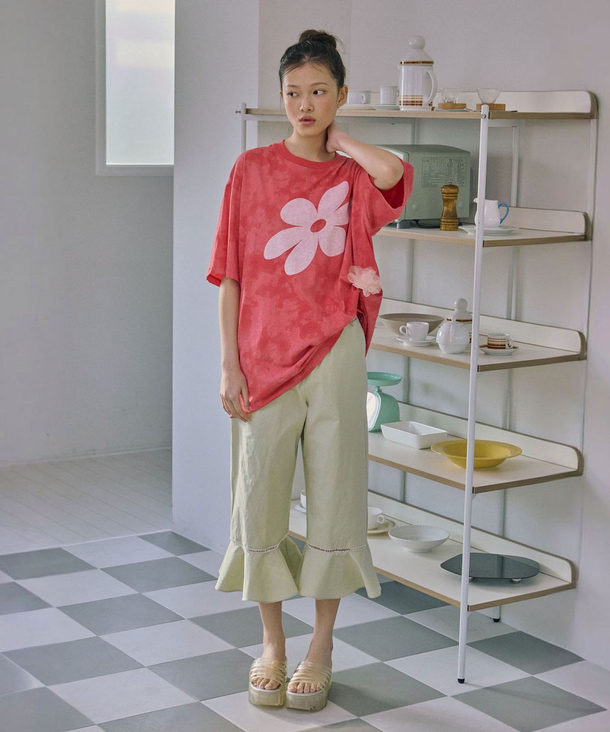 준준스페이스(JUNEJUNE SPACE) Flower Graphic Tee_Red(플라워 그래픽 티셔츠_레드)