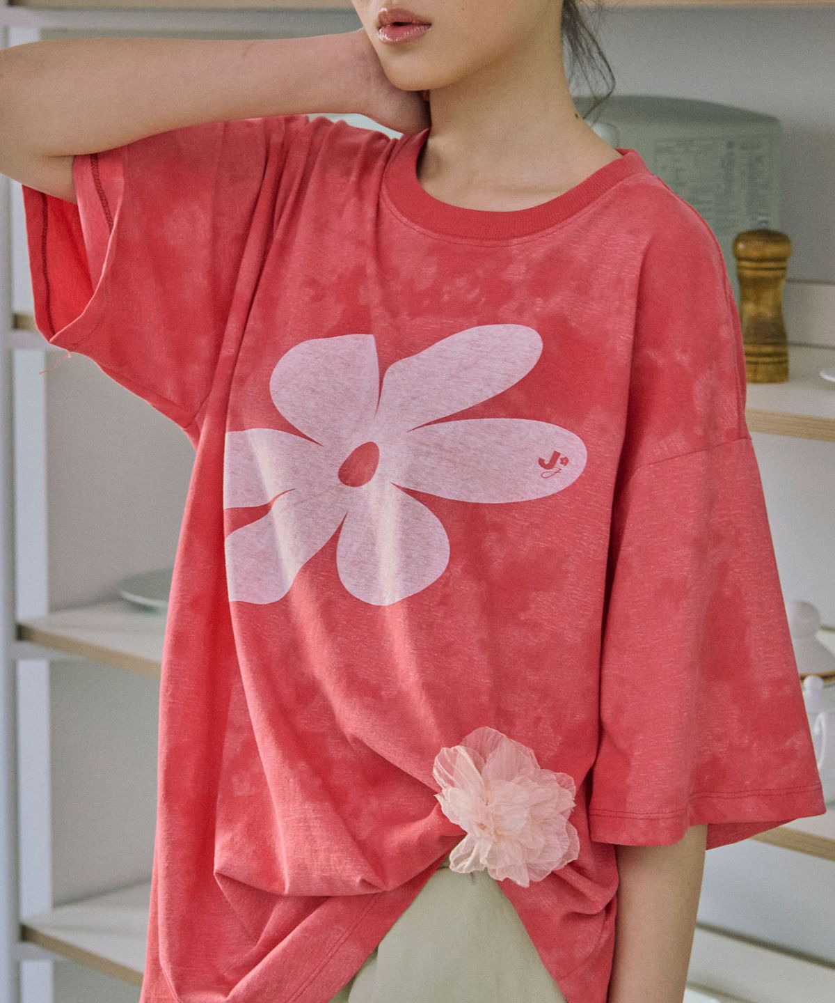 준준스페이스(JUNEJUNE SPACE) Flower Graphic Tee_Red(플라워 그래픽 티셔츠_레드)