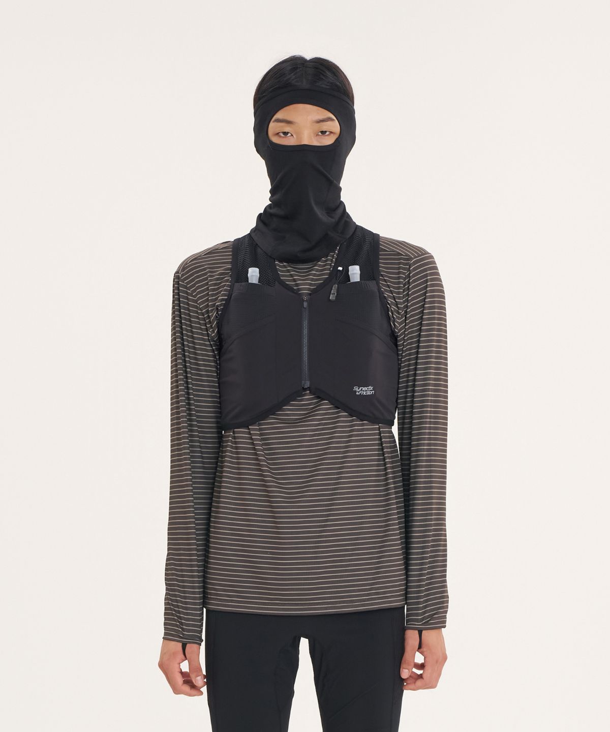 고요웨어(GOYOWEAR) [시넥틱스 프릭션] 에어 그리드 레이스 베스트 (블랙) + 소프트 플라스크 2pcs 포함