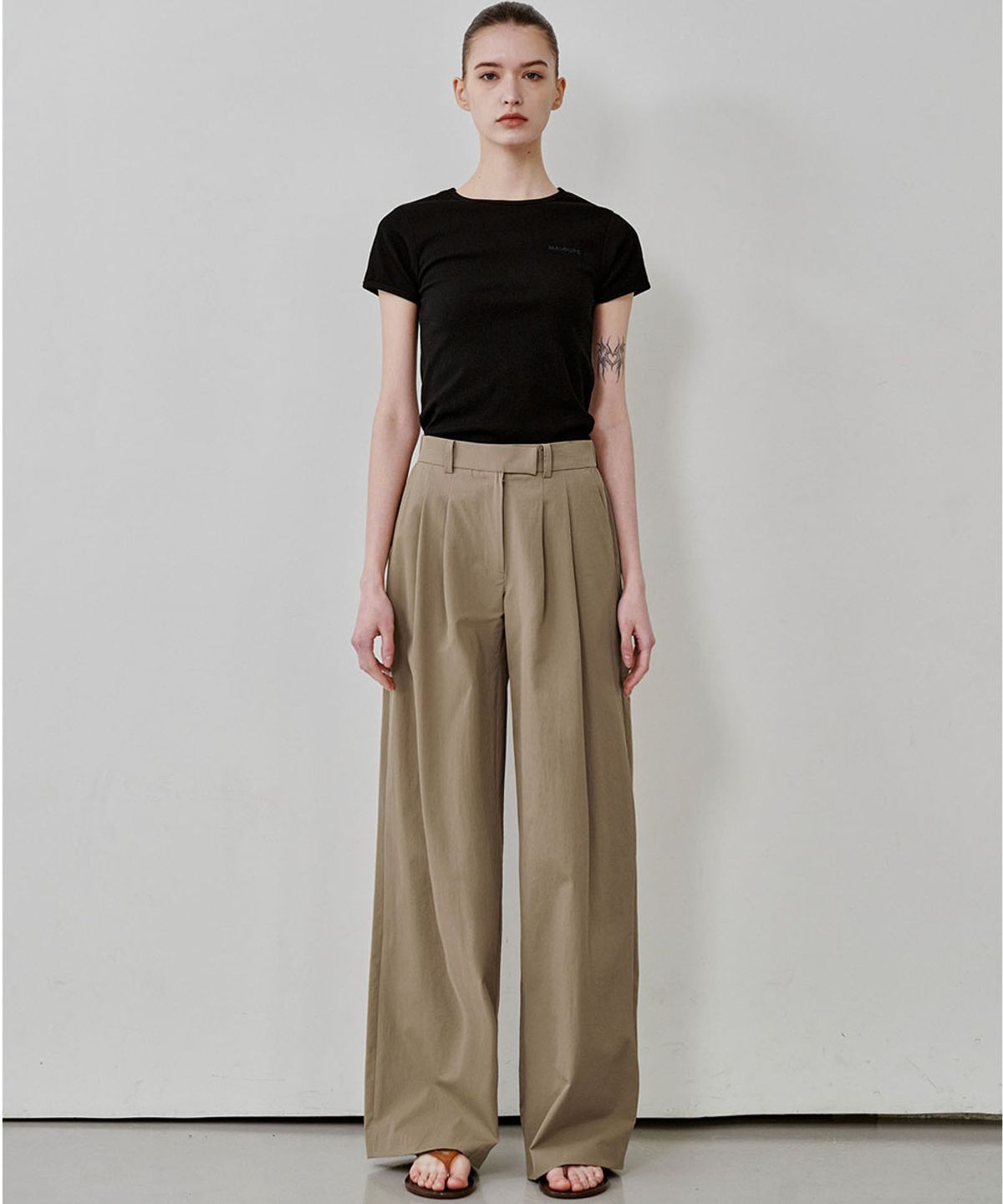 마롭(MALOUPE) 2176 나일론 투턱 팬츠 (다크 베이지)
