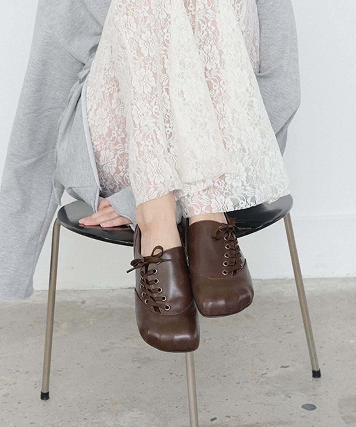 쓰리투에이티(THREE TO EIGHTY) ANIMAL DIAGONAL STRAP FLATS BROWN