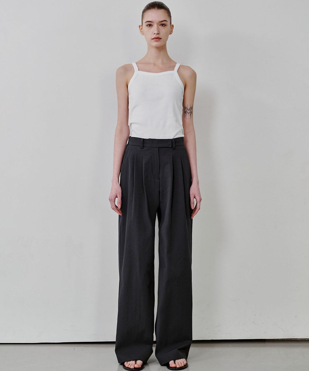 마롭(MALOUPE) 2176 나일론 투턱 팬츠 (다크그레이)