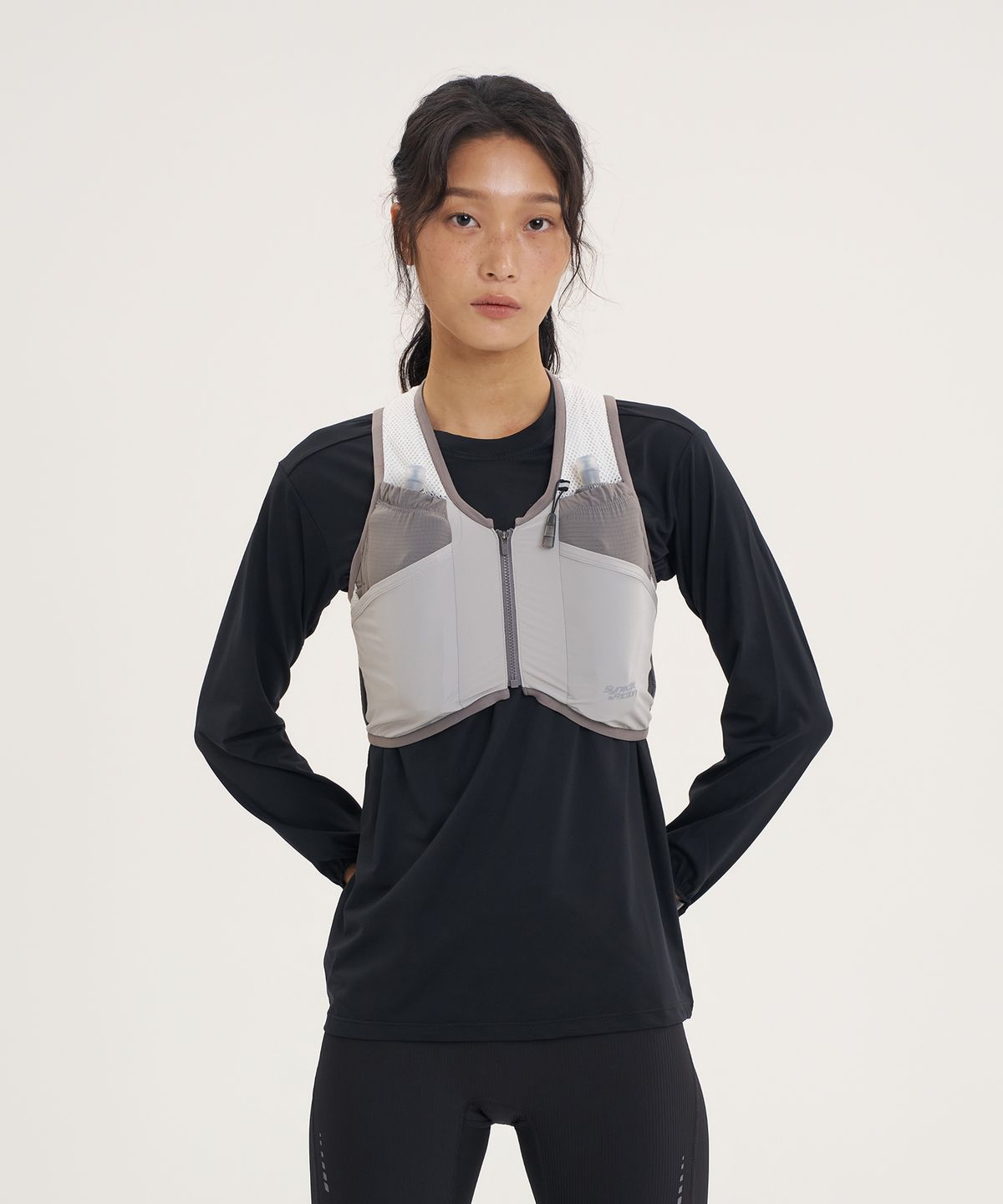 고요웨어(GOYOWEAR) [시넥틱스 프릭션] 에어 그리드 레이스 베스트 (콘크리트 그레이) + 소프트 플라스크 2pcs 포함