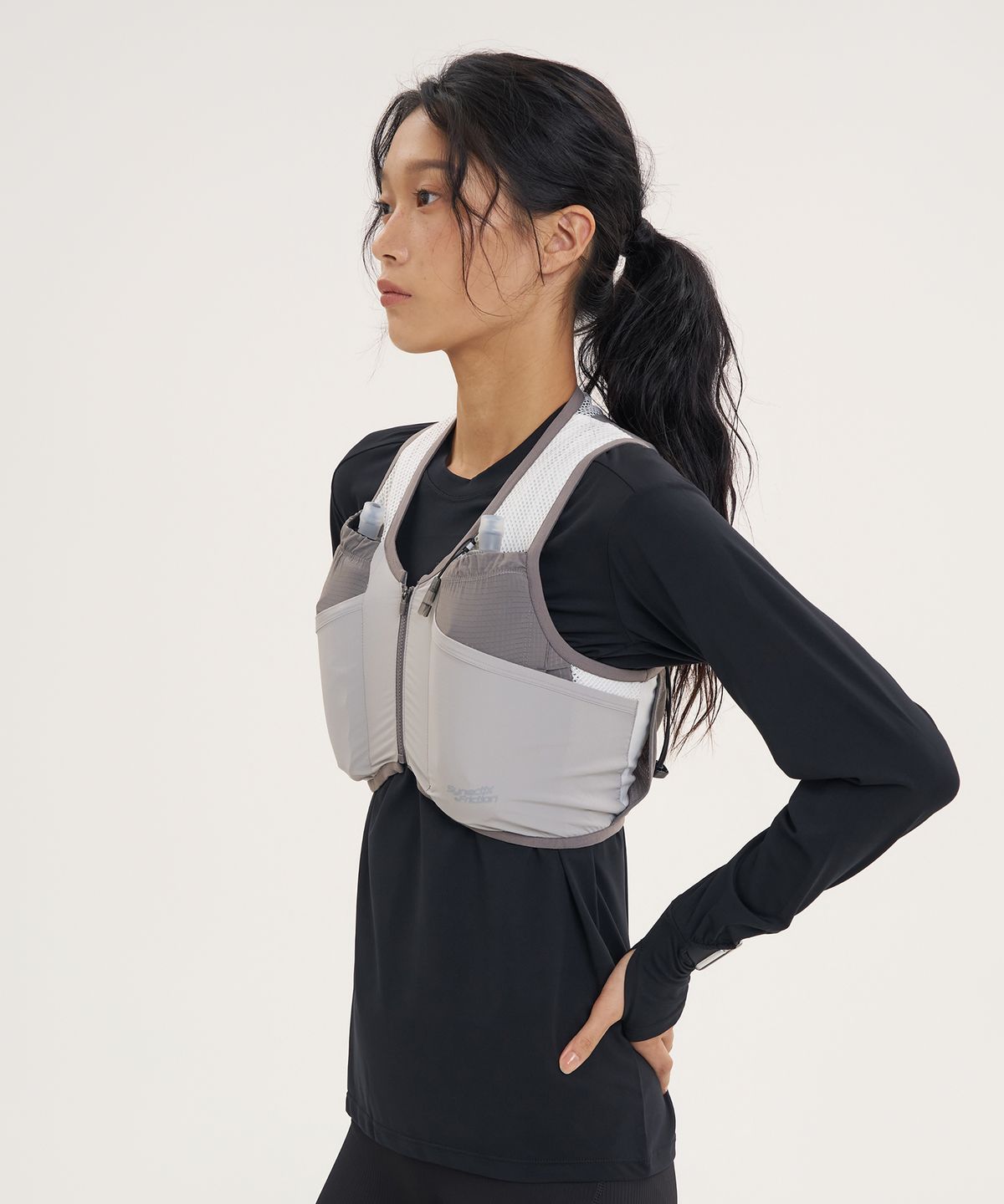 고요웨어(GOYOWEAR) [시넥틱스 프릭션] 에어 그리드 레이스 베스트 (콘크리트 그레이) + 소프트 플라스크 2pcs 포함