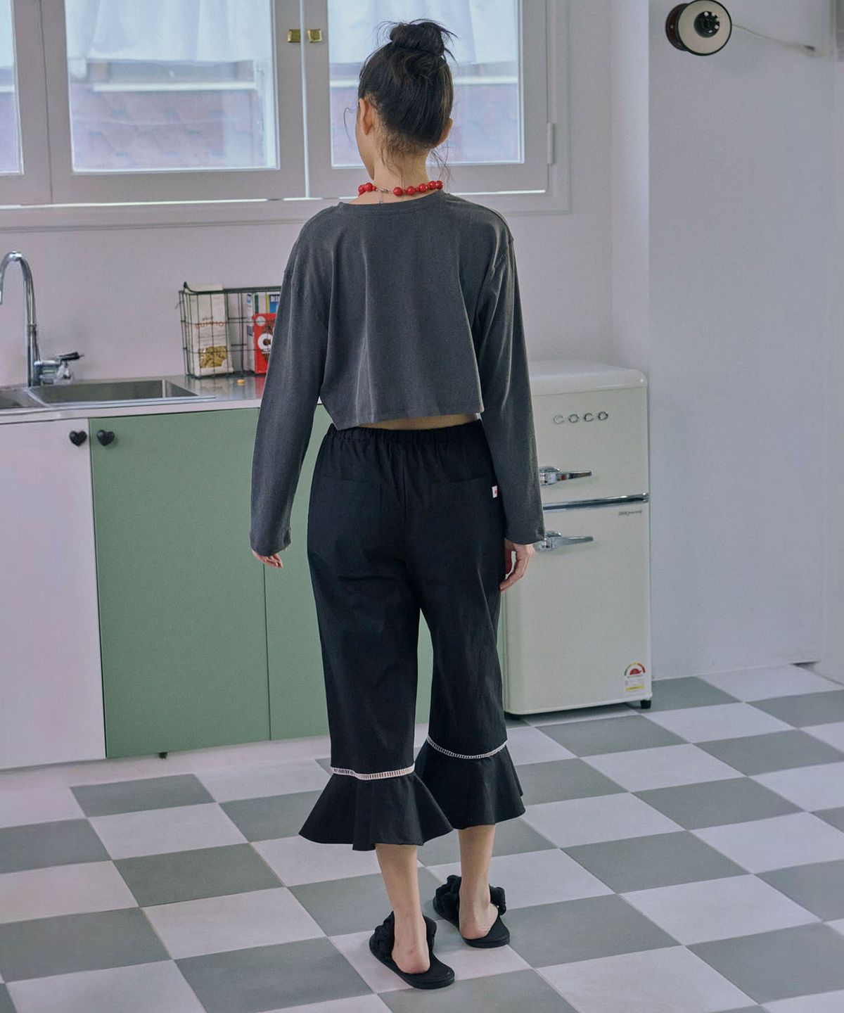 준준스페이스(JUNEJUNE SPACE) Bloom Frill Pants_Black(블룸 프릴 팬츠_블랙)