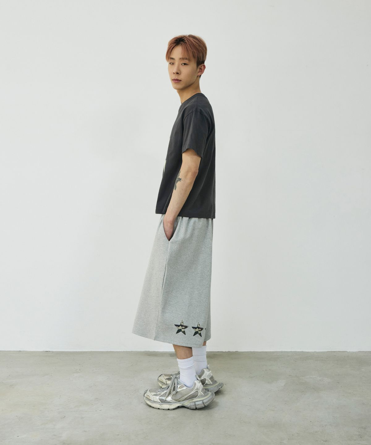 스켈리웩(SCALLYWAG) 백 카모 스타 버뮤다 스웨트 쇼츠[그레이]