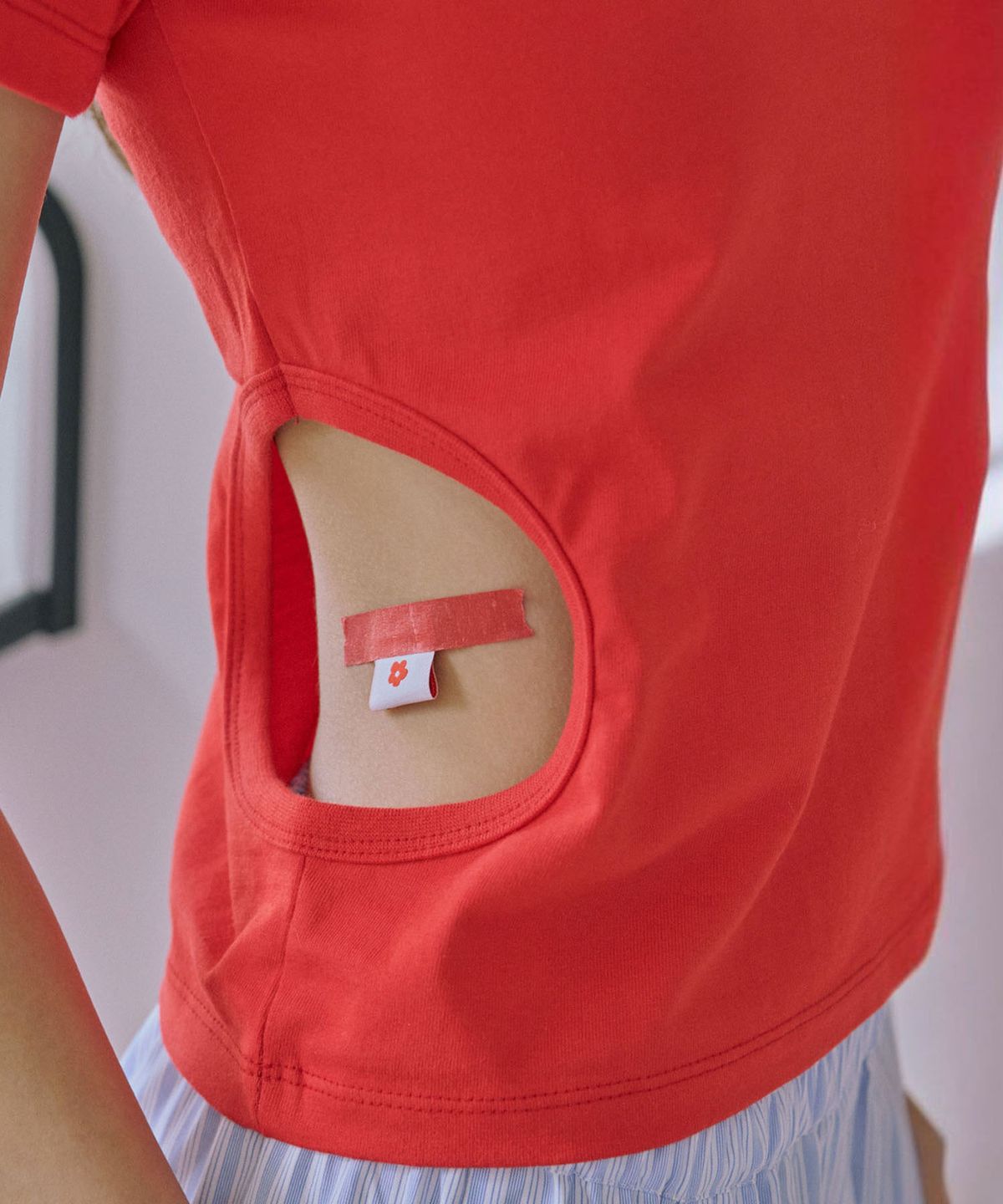 준준스페이스(JUNEJUNE SPACE) Slim Cut-out Tee_Red(슬림컷아웃 티셔츠_레드)