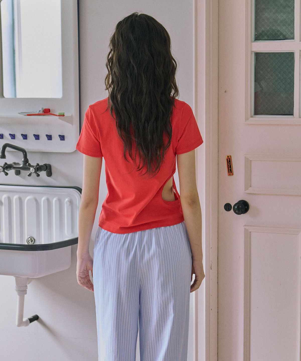 준준스페이스(JUNEJUNE SPACE) Slim Cut-out Tee_Red(슬림컷아웃 티셔츠_레드)
