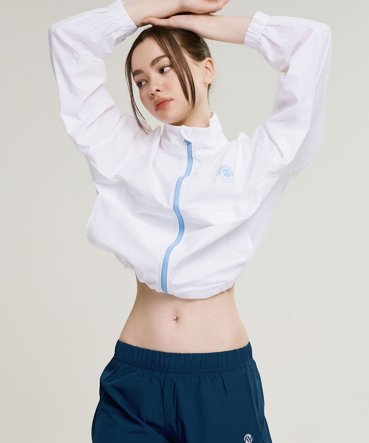 레이지비(LAZYBEE) 쿨터치 에어라이트 크롭 루즈핏 여성 집업 래쉬가드 화이트