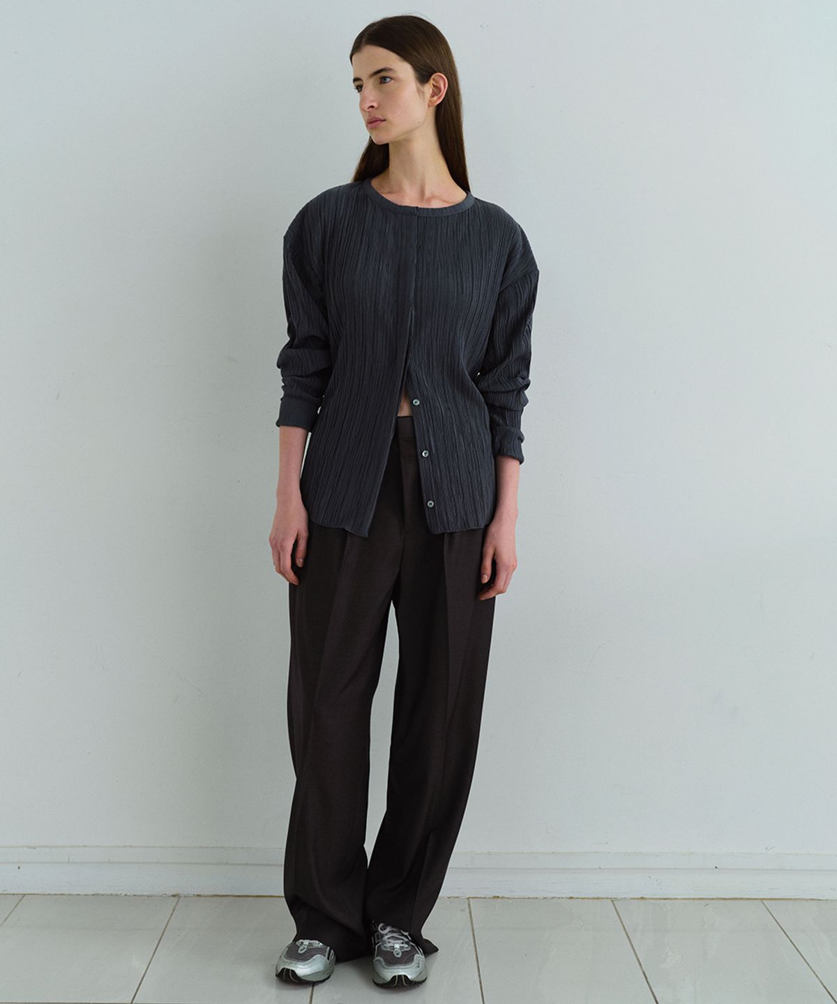 아우브아워(AUBOUR) hidden pleats blouse (deep midnight)