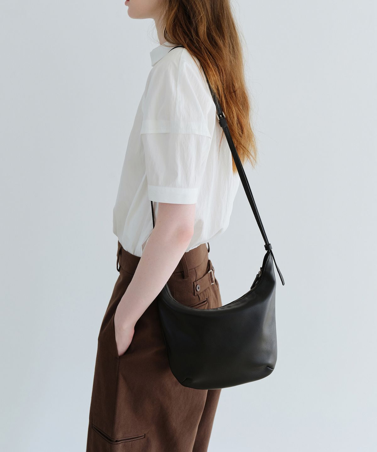 아우브아워(AUBOUR) arc hobo bag (black)