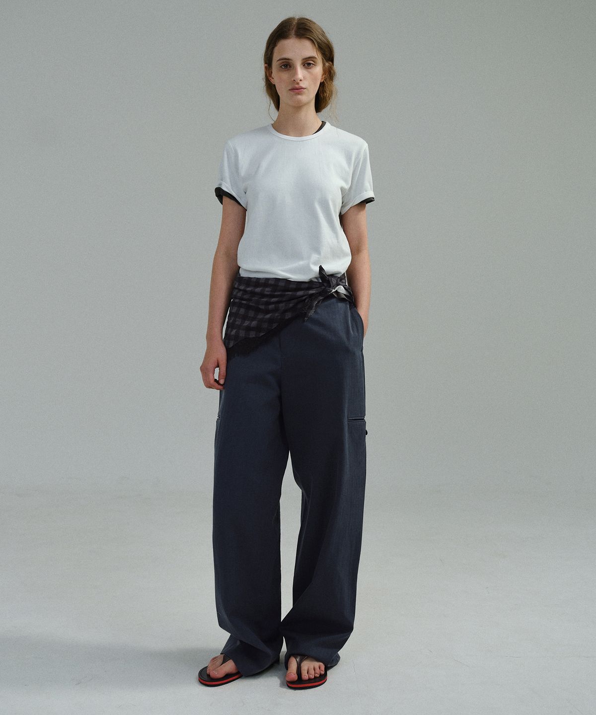 아우브아워(AUBOUR) curved triple lip pants (herringbone navy)