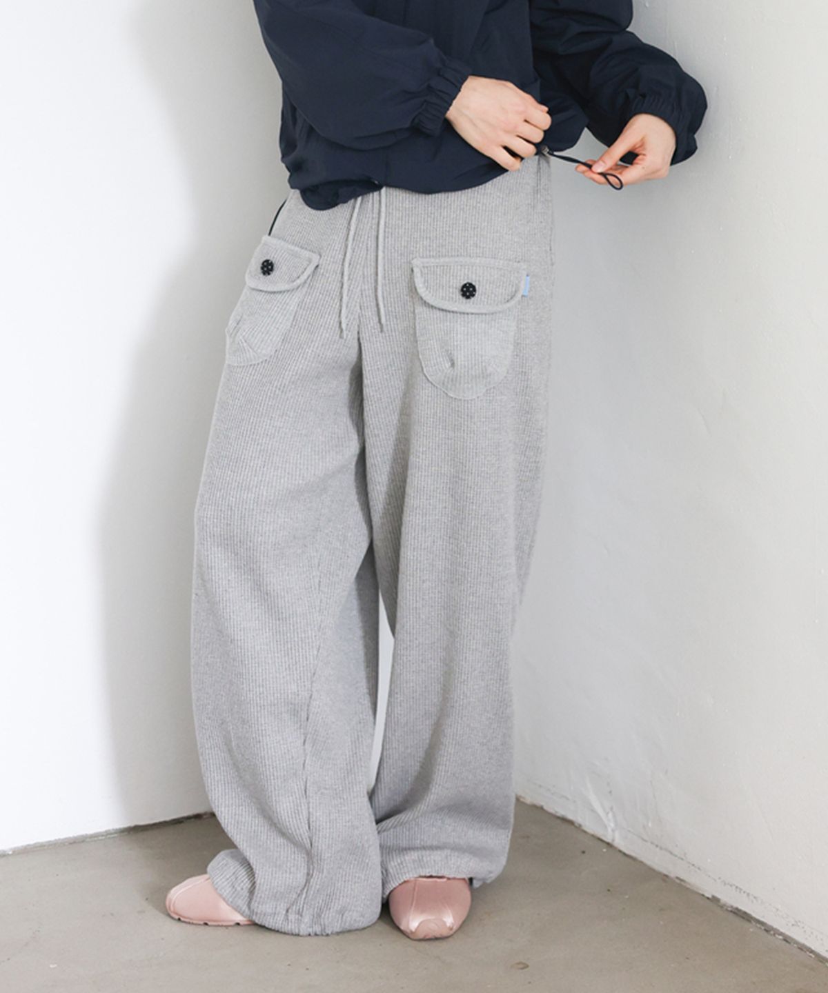소르디(SORDI) Dot Button Jogger Pants_grey