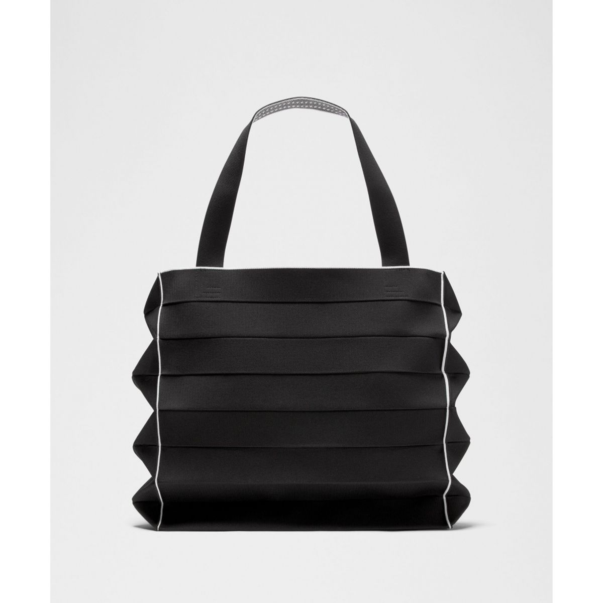 룰루레몬(LULULEMON) 폴드 잇 홀드 잇 토트백 22L  BLK WHT