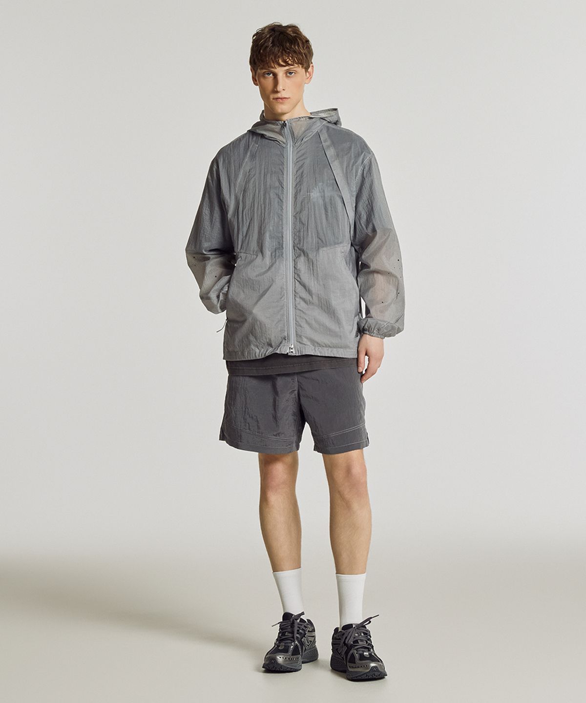 뉴발란스(NEW BALANCE) NBNAG2A013 / UNI Archive Pace 초경량 후드 바람막이 (L/GRAY)