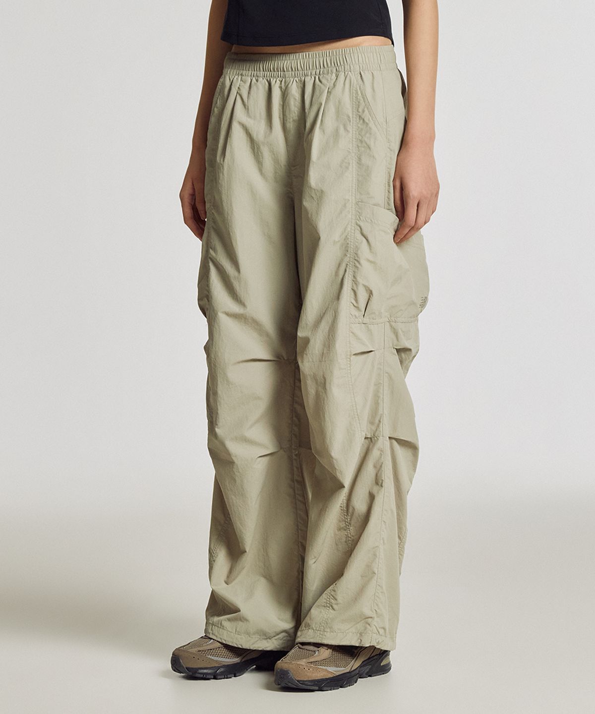 뉴발란스(NEW BALANCE) NBNTG2W512 / WOMEN 브리즈라이트 파라슈트 팬츠 (BEIGE)