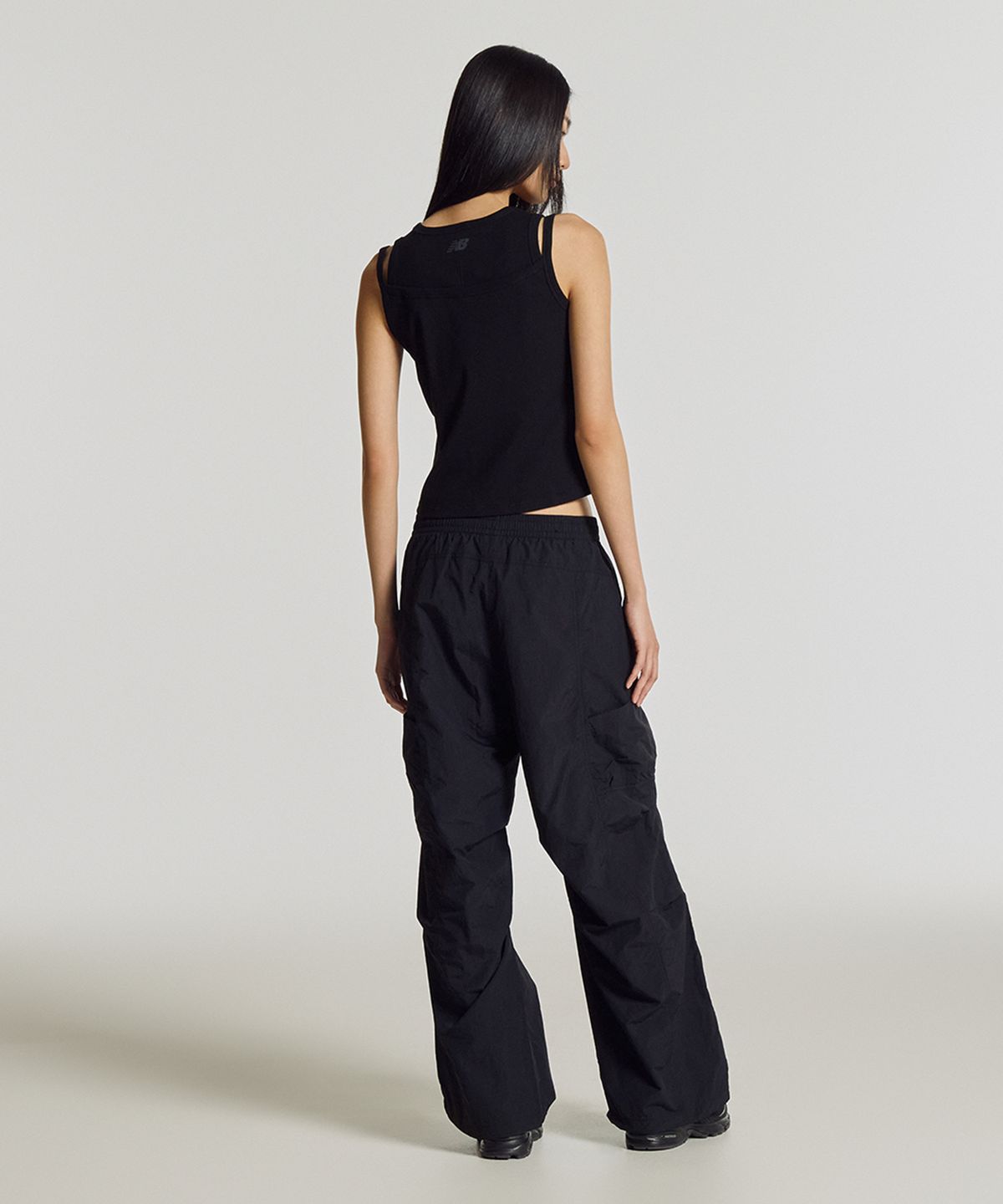 뉴발란스(NEW BALANCE) NBNTG2W512 / WOMEN 브리즈라이트 파라슈트 팬츠 (BLACK)