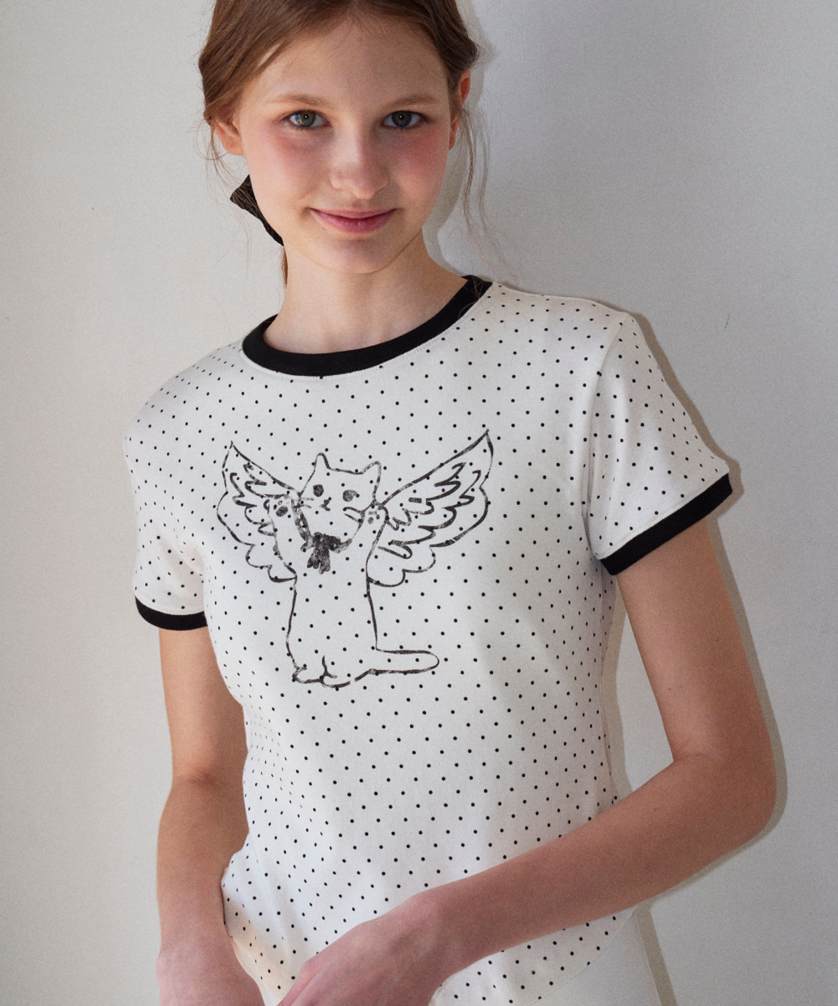 로긴 앤 로지(ROGIN N ROSIE) Angel Cat Dot Ringer T-shirt White