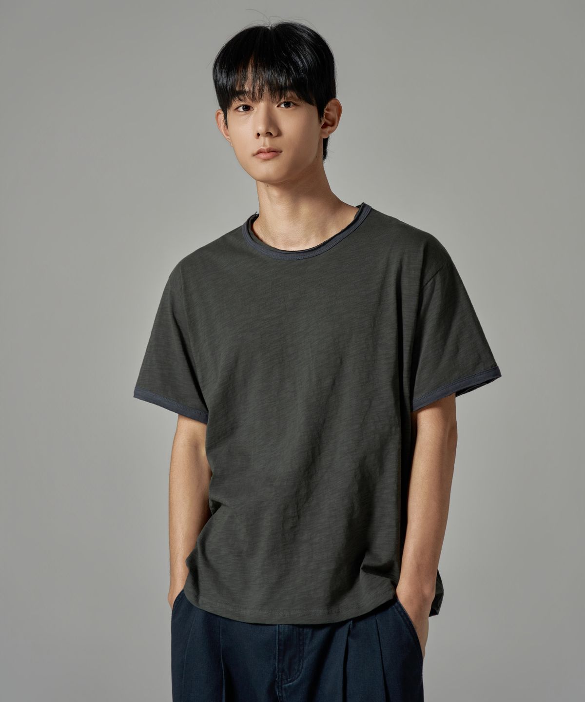 와르(WAAR) M1086 로우컷 배색 라운드 반팔 티셔츠_딥 그린