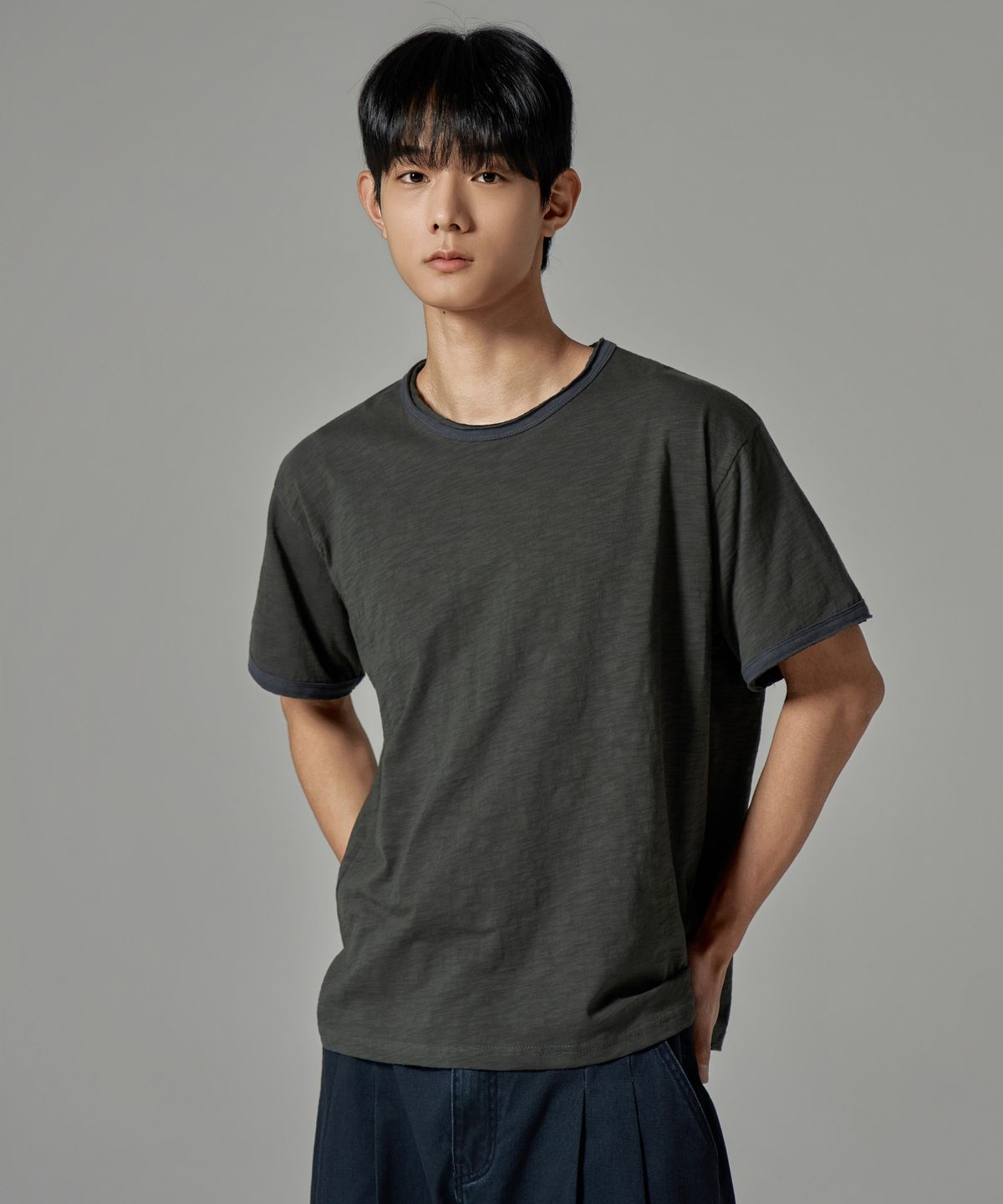 와르(WAAR) M1086 로우컷 배색 라운드 반팔 티셔츠_딥 그린