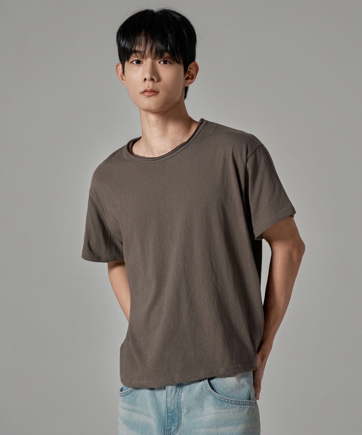 와르(WAAR) M1087 컷오프 라운드 반팔 티셔츠_브라운