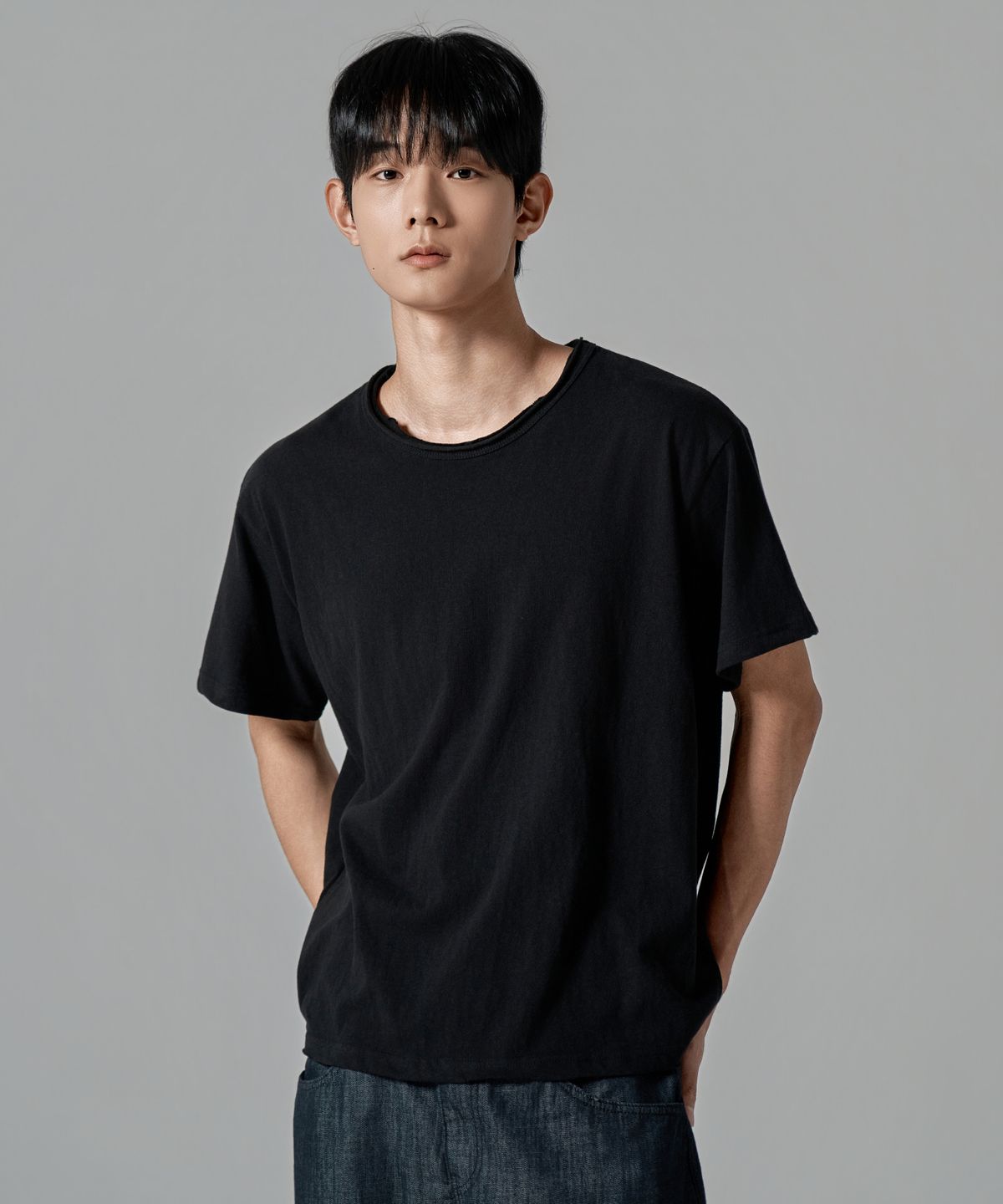 와르(WAAR) M1087 컷 오프 라운드 반팔 티셔츠_블랙