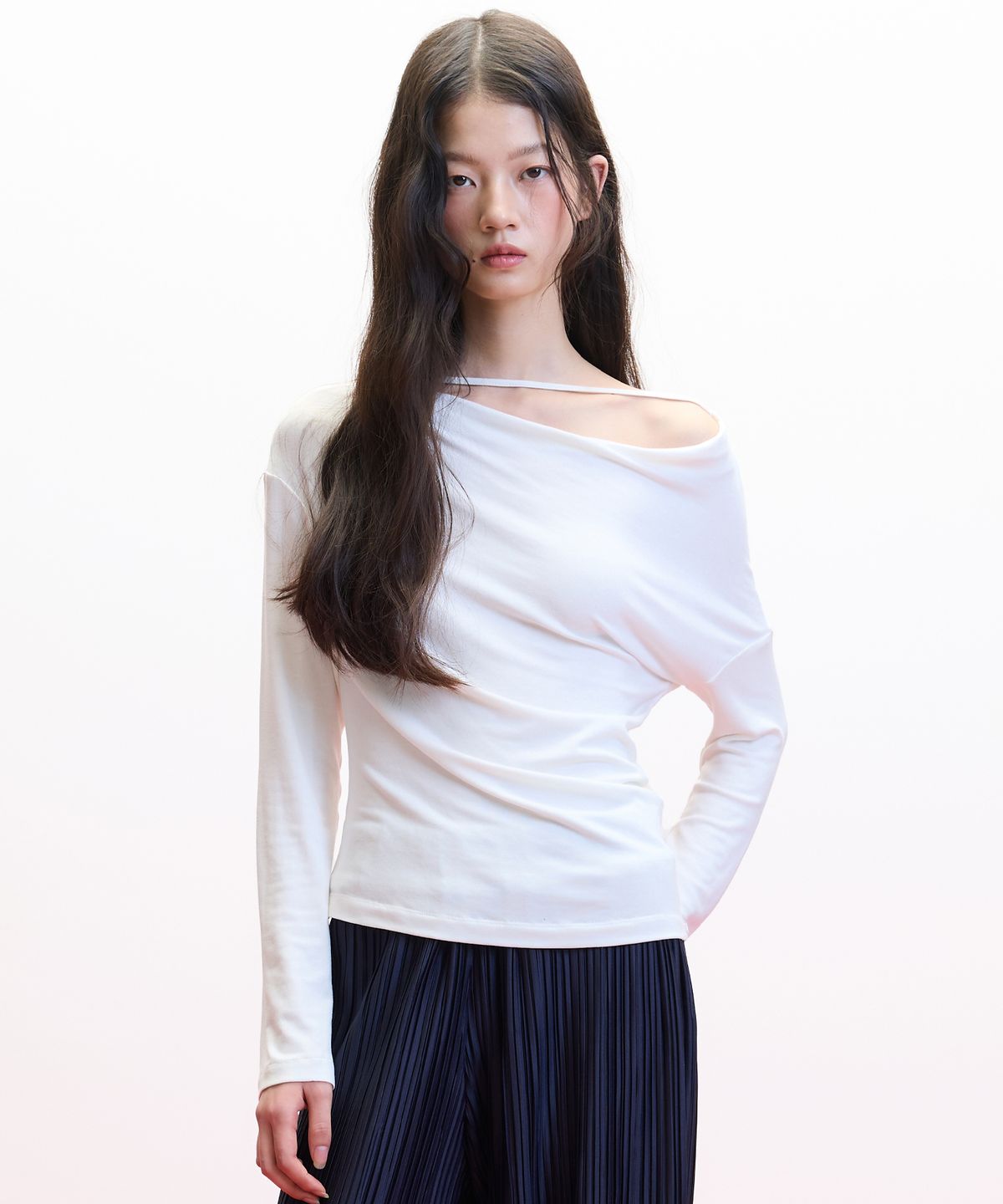 해바이해킴(HAE BY HAEKIM) [아뜰리에] 스트랩 드레이프 탑_화이트